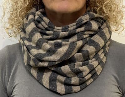 Neirami Snood sand stripe