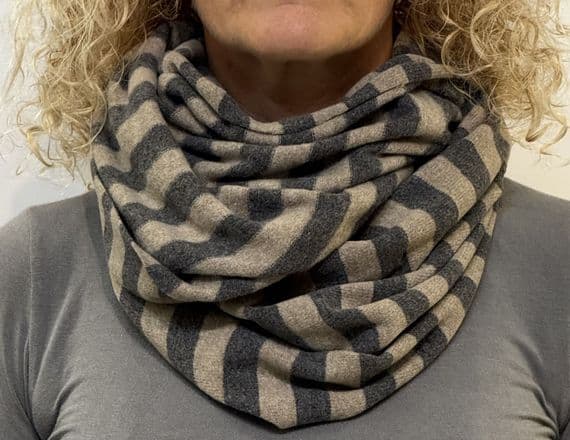 Neirami Snood sand stripe