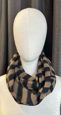 Neirami Snood tobacco stripe