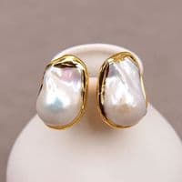 Baroque white pearl Stud earrings