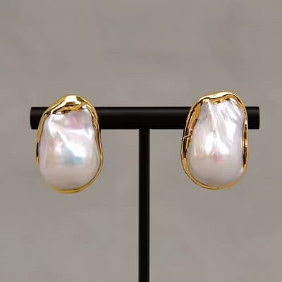 Baroque white pearl Stud earrings