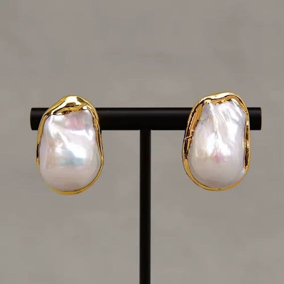 Baroque white pearl Stud earrings