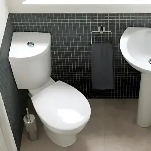 Loire Corner Close Coupled Toilet With Cistern and Slim Soft Close Seat - White