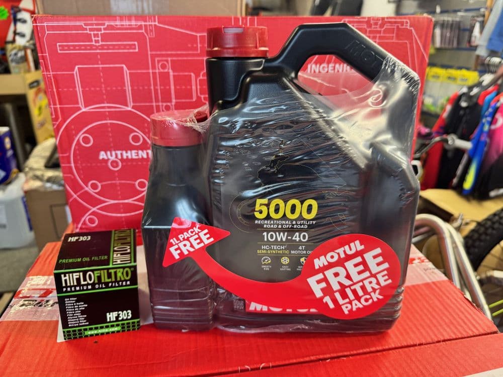 **SPECIAL OFFER** Motul 5000 Semi Synthetic Engine Oil - 10W40 4L +1L FREE & FREE OIL FILTER