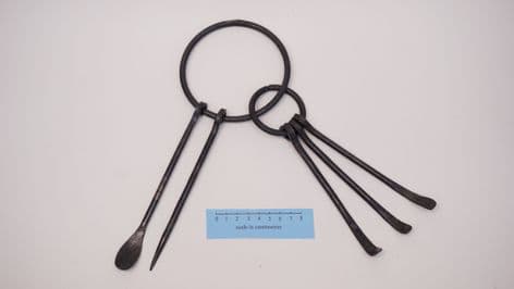 Anglo-Saxon Chatelaine Butlers field grave 18