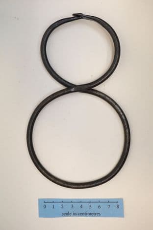 Anglo-saxon purse ring Mucking grave 631 find