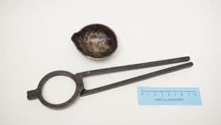 casting tray with roman Trier style tongs