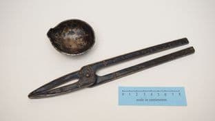 casting tray with roman type 5 tongs