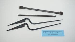 end of line roman period pry bar spatulas and craft tools