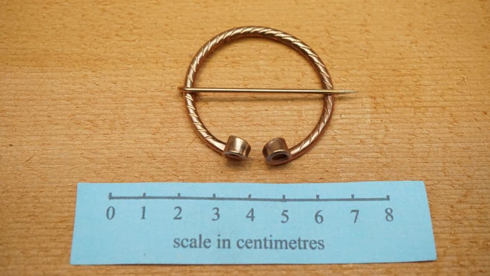 hand forged bronze penannular brooch indented fowler C design 35mm ...