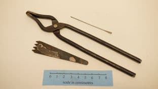 leather workers pliers and stitch chisel straight + a steel needle