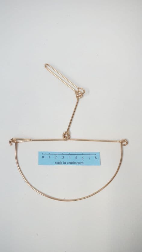 norse nostekrok knitting wool holder in Bronze curved arm type