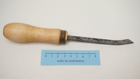re-enactors 8mm multi period V groove wood chisel
