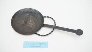 Roman 13cm diameter frying pan with hoop