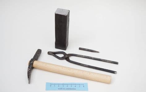 roman anglo saxon and viking reenactors smithing set anvil hammer pliers and punch set B