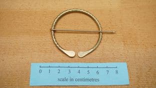 Roman Anglo-Saxon brass fowler H penannular brooch