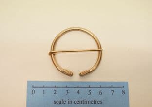 Roman bronze fowler D penannular brooch 40mm diameter