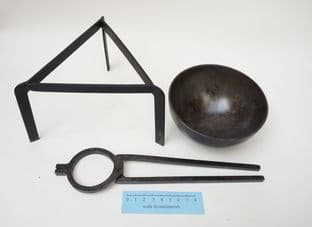 Roman Gora tripod with Trier pliers and 12cm steel dish