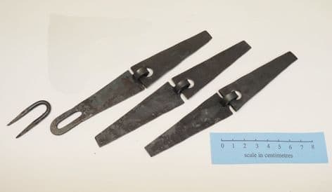 undrilled anglo norse coppergate triangulate hinges hasp and staple 8cm