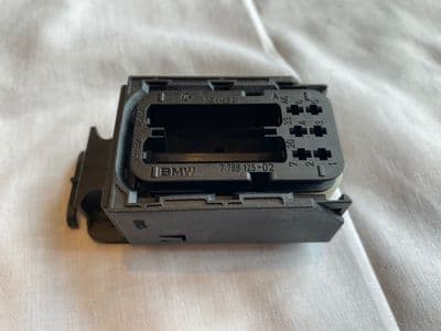 BMW Plug Housing For DDE Control Unit 12517788125 ORIGINAL