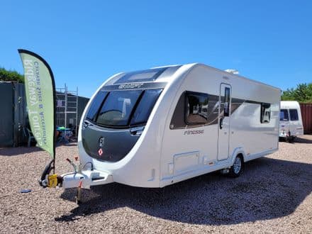 * SALE AGREED *SWIFT FINESSE 560 2023 SINGLE AXLE 4 BERTH - FIXED ISLAND BED, MOTOR MOVER, SOLAR PAN