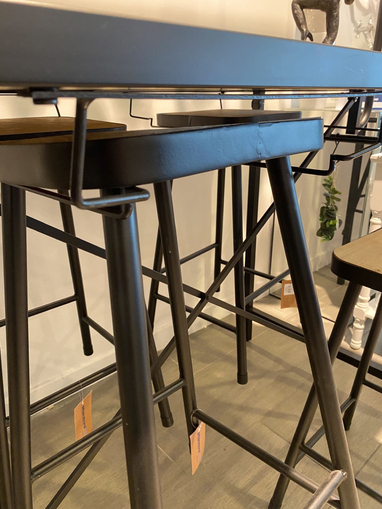 Cocktail Bar Unit With 4 x Barstools