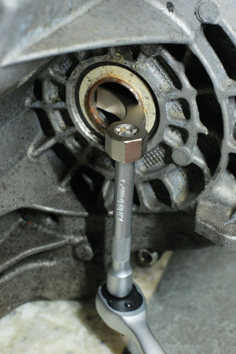 2-Piece Crowbar Adapter Head Tool - Fits 1/2" Drive, Adjustable Angle For Prying In Tight Spaces