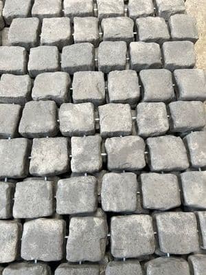 CARPET STONES WEATHERED GREY