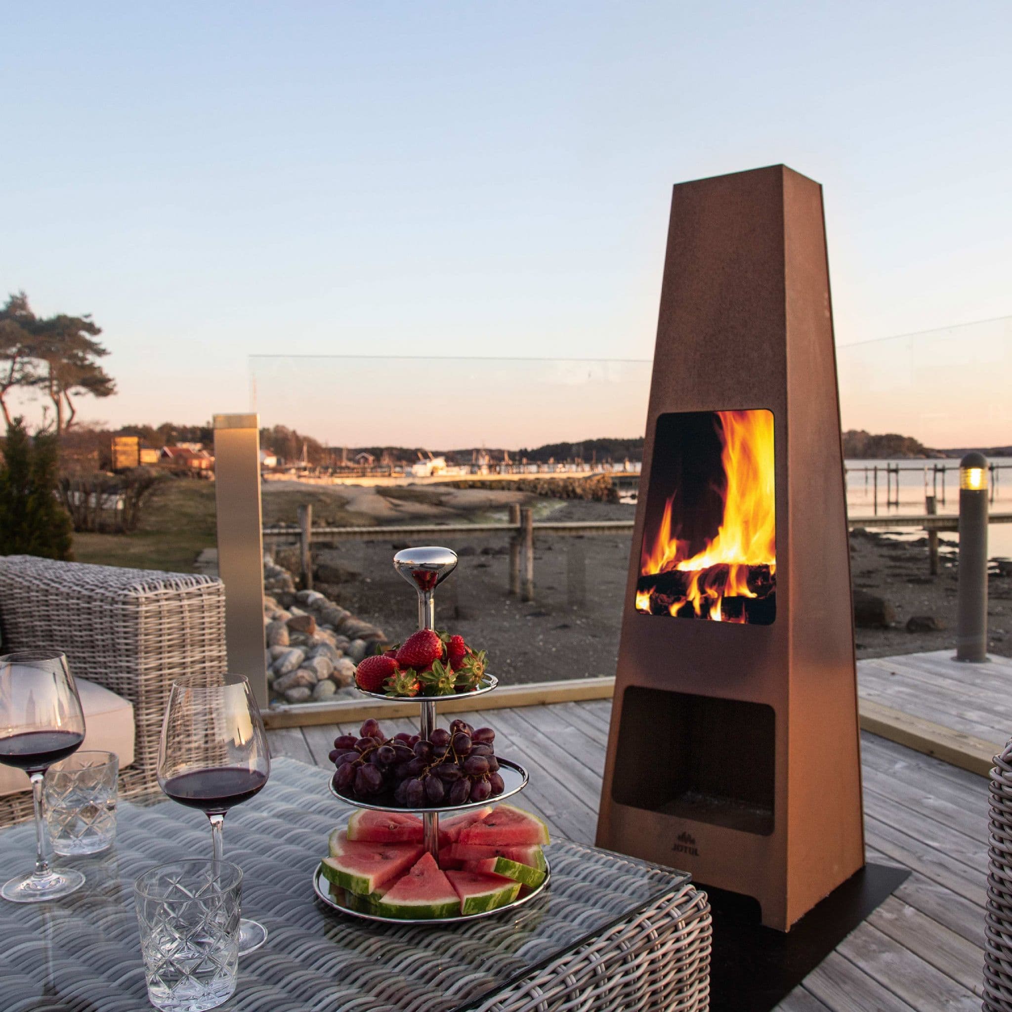 Jotul Loke outdoor fireplace