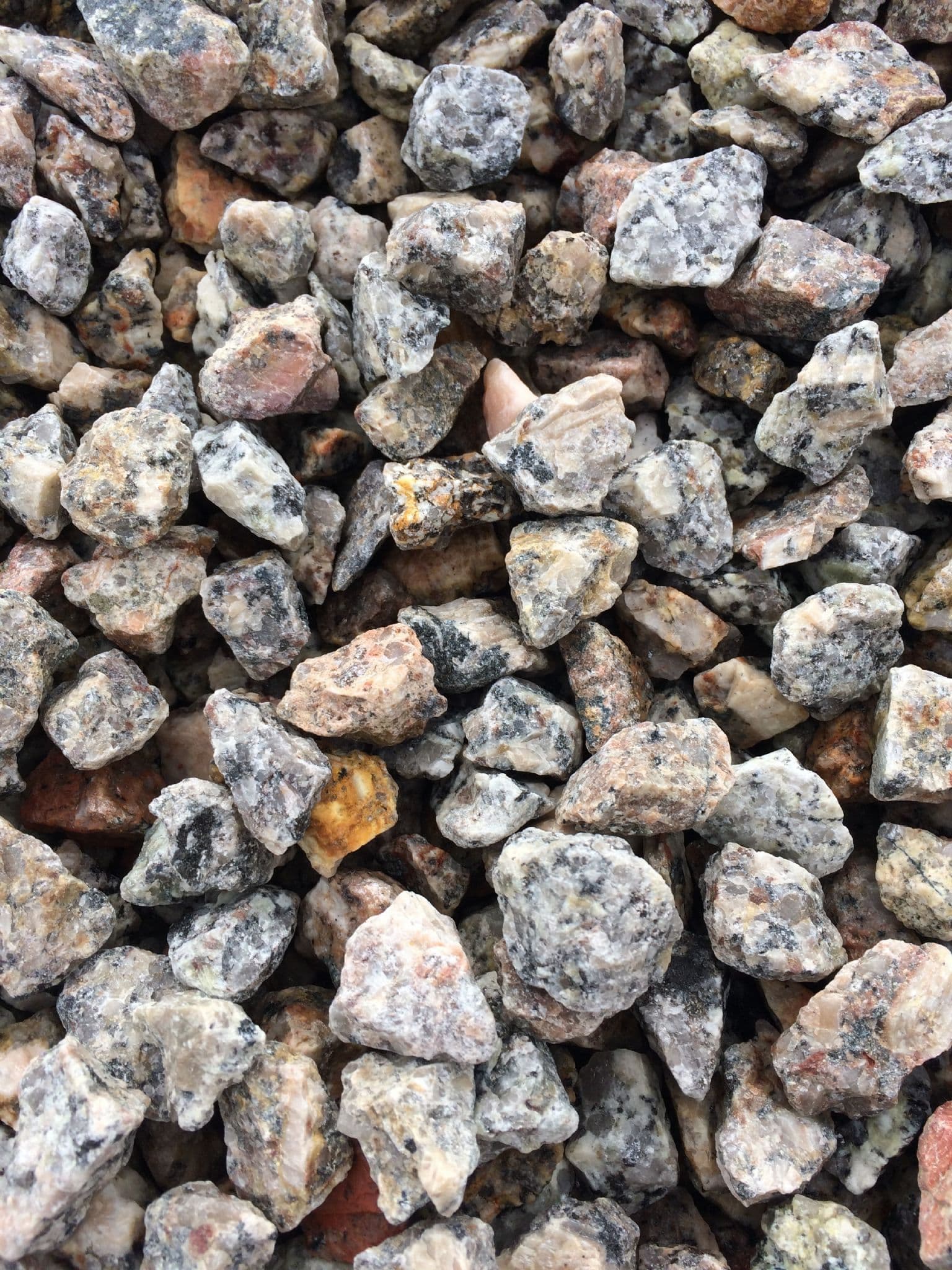 Silver Grey Granite Chippings 20mm Non Returnable Silver Grey Granite Chippings 20mm Non Returnable
