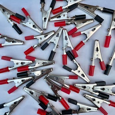 50 X 5 Amp Insulated Crocodile Aligator Battery Test Clips 25 X Red 25 X Black