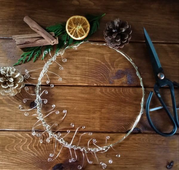 Curly wire wreath  kit