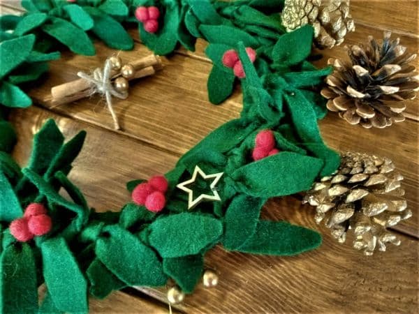 Felt Holly Wreath kit 35cm