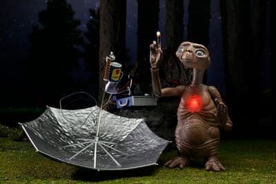 NECA E.T. 40th Anniversary Deluxe E.T. With LED Chest Ultimate Action Figure - INSTOCK