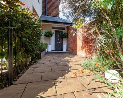 Bourton Decorative Riven Faced Paving Slabs