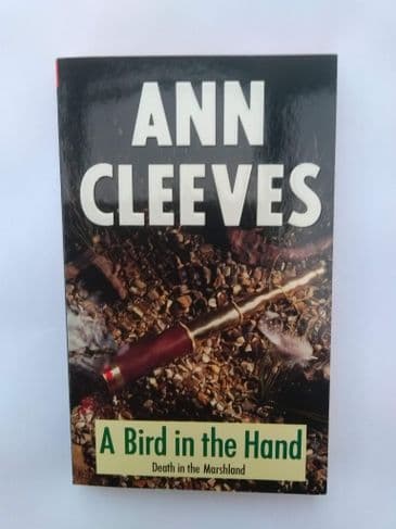 A BIRD IN THE HAND BY ANN CLEEVES (PAPERBACK)
