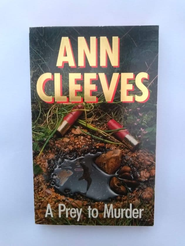 A PREY TO MURDER BY ANN CLEEVES (PAPERBACK)
