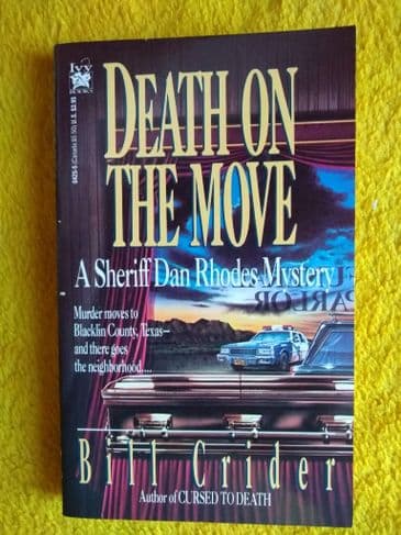DEATH ON THE MOVE BY BILL CRIDER.   (PAPERBACK)