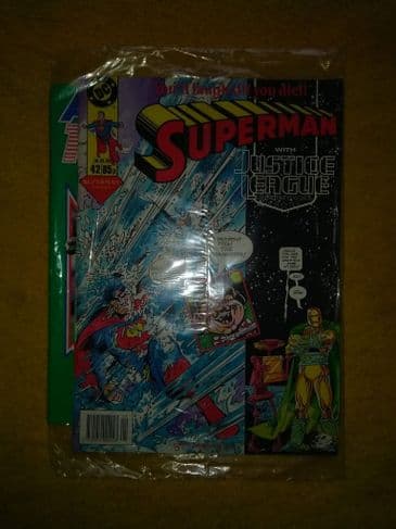 SUPERMAN WITH JUSTICE LEAGUE INTERNATIONAL NO 42 (INC NFL BOOKLET)