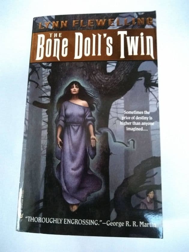 THE BONE DOLL'S TWIN by LYNN FLEWELLING (Paperback)