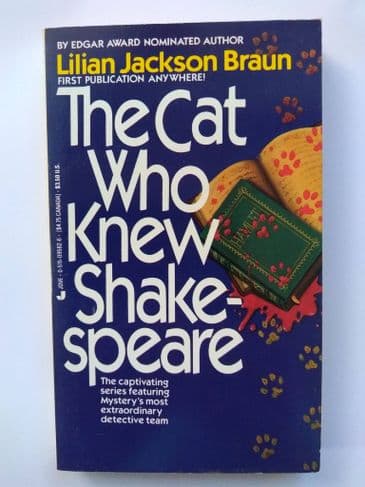 THE CAT WHO KNEW SHAKESPEARE BY LILIAN JACKSON BRAUN. (PAPERBACK)