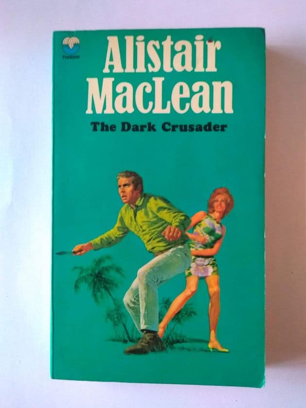 THE DARK CRUSADER by ALISTAIR MACLEAN (NO 2059 ) (Paperback )