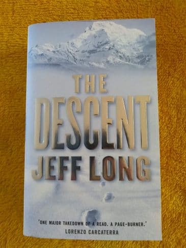 THE DESCENT BY JEFF LONG.   (PAPERBACK)