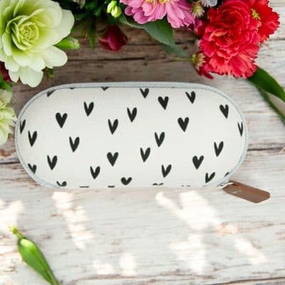 Just Fab! Caroline Gardner Hard Glasses Case with Pretty Black Heart Design