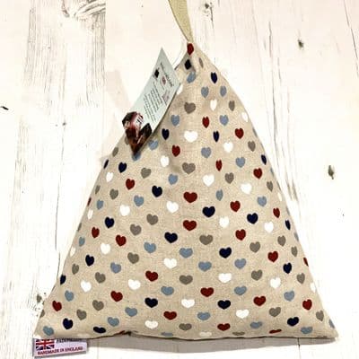Padi Pillow with MultiHeart Design - Ideal as a Tablet/iPad/Book Stand