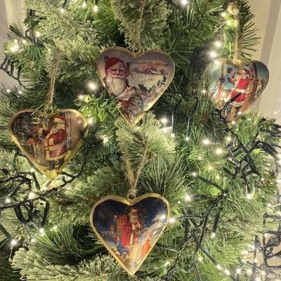Set of 4 Vintage Style 'Santa' Traditional Christmas Hanging Heart Decorations