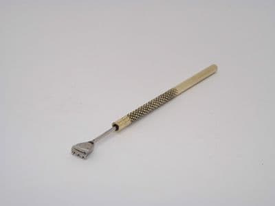 HAIR SCRAPER ( FT 52 )