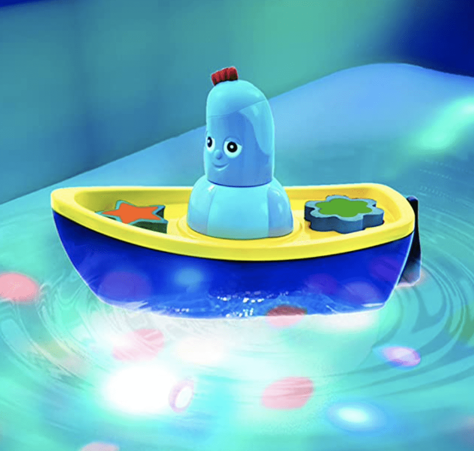 In The Night Garden Iggle Piggle's Lightshow Bath Time Boat Toy