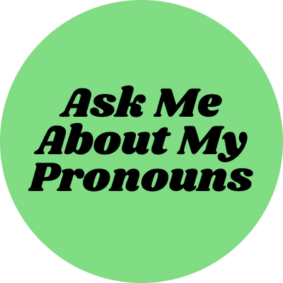 Vintage Style Button Badge – Ask Me About My Pronouns (Green)
