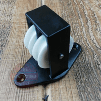 Black Double Upright Pulley Along The Plate